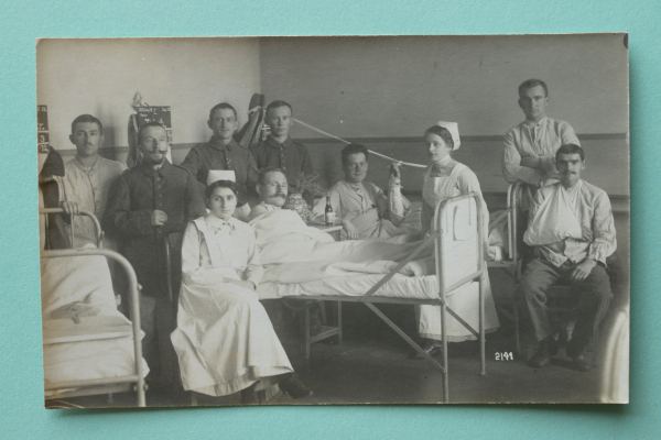 Postcard foto PC Kassel 1910-1920 military hospital soldiers nurses Town architecture Hessen